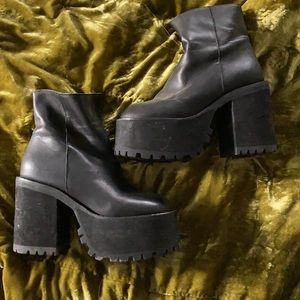 UNIF Bonnie Platform boots